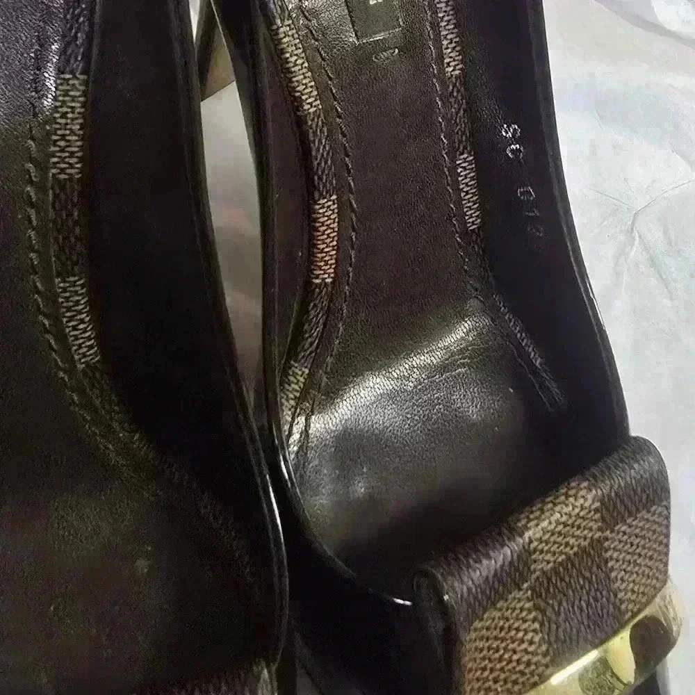 Louis vitton heels size 35.5 great condition - Picture 8 of 13